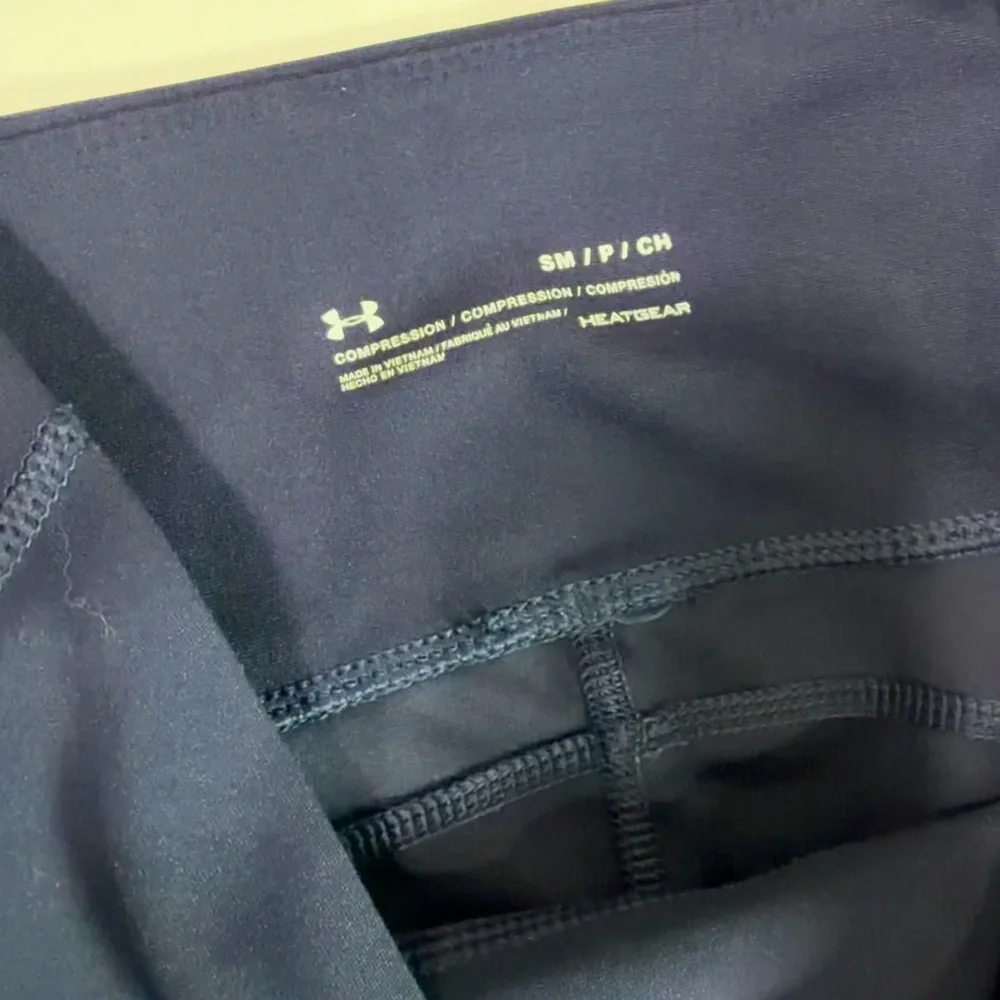 Under Armour Women's Navy Leggings - Picture 5 of 6